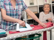 https://www.lemediasocial-emploi.fr/media/cache/articles_thumbnail/uploads/images/articles-small/60ff265748b1e_Actu_Aide à domicile témoignage Cesu.jpeg